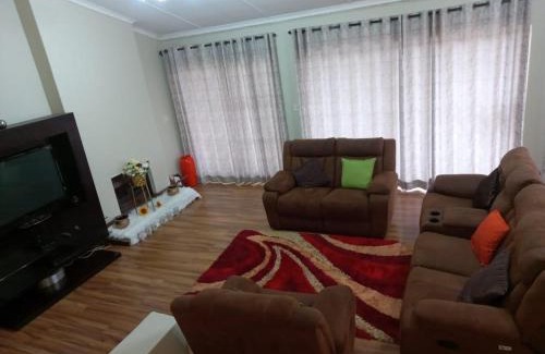Umtata House | Budget-Friendly Liyoli Guesthouse with Refreshing Pool