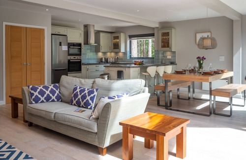 Weybourne Cabin | Discover Liz's Lodge: A-Frame Retreat with Ocean Views