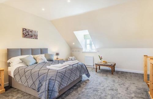 Alford House | Experience Lizzies Cottage: Guest Rated 10/10 & Hot Tub!