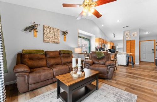 Indian Point Apartment | Experience Relaxation at Lizzy's Landing with Pool & Hot Tub