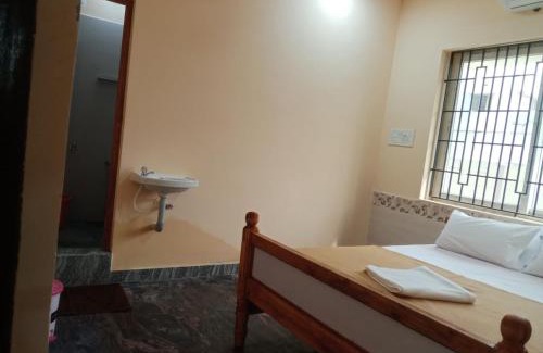 Madurantakam Hotel | LJ Rooms
