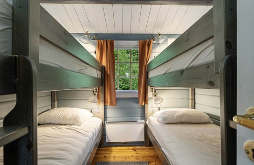 Dombas Hotel | Budget-Friendly Ljoshaugen Camping with Breakfast & Family Fun
