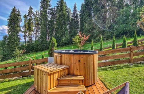 Lapsze Nizne Ski Chalet | Relaxing LK Resort with Private Hot Tub and Ocean Views