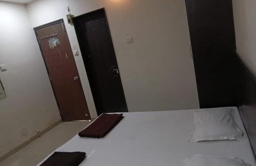 Hinganghat Hotel | LL Guest House