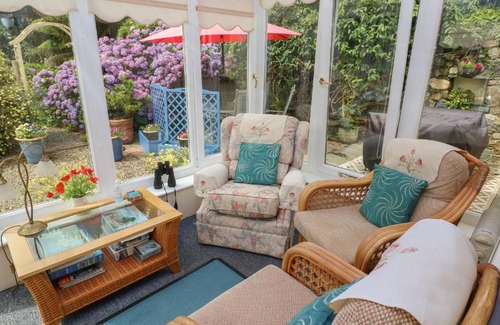 Castlemorris House | Pet-Friendly Retreat at Llaethdy Cottage, 4-Star Comfort