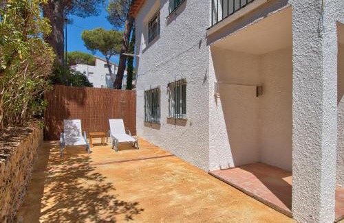 Llafranc Apartment | Refurbished Llafranc Centre with Ocean Views and Family Appeal
