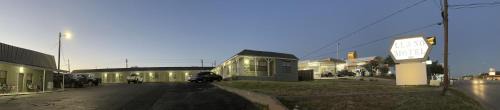 Llano Hotel | Pet Friendly Getaway at Llano Motel - Ideal for Families
