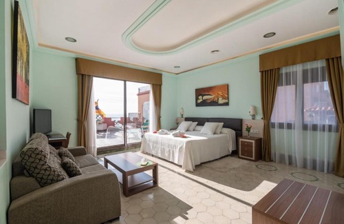 Masnou Hotel | Oceanfront Escape at Llar de Capitans - Pet Friendly Retreat