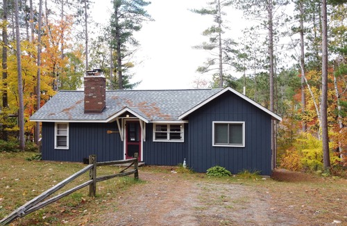 Wetmore Cabin | Serene Lakefront Cabin Near Munising with Canoe & Rowboat