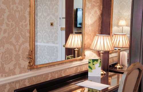 Pontypridd Hotel | Discover Llechwen Hall Hotel: Family-Friendly Retreat