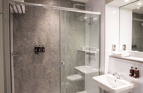 Pontypridd Hotel | Discover Llechwen Hall Hotel: Family-Friendly Retreat