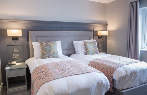 Pontypridd Hotel | Discover Llechwen Hall Hotel: Family-Friendly Retreat