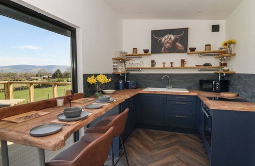 Llanddewi Ystradenny Cottage | LLETY CARIAD, pet friendly, with hot tub in Llandrindod Wells