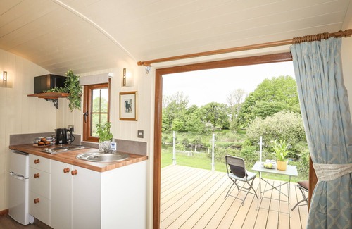 Llanrug Cottage | Pet-Friendly LLETY'R BUGAIL 2 with Garden in Llanrug