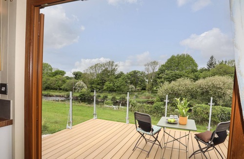Llanrug Cottage | Pet-Friendly LLETY'R BUGAIL 2 with Garden in Llanrug