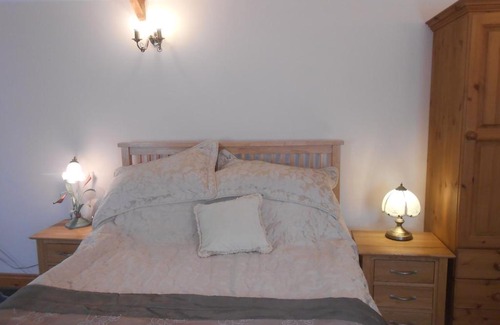 Porthyrhyd Bed & Breakfast | Discover Lletygwilym: Pet-Friendly Stay with Breakfast