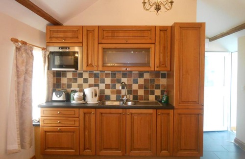Porthyrhyd Bed & Breakfast | Discover Lletygwilym: Pet-Friendly Stay with Breakfast