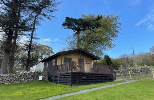 Brynrefail Ski Chalet | Experience Lletyr Bugail: Pet-Friendly Retreat, Rated 9.5