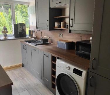 Beddgelert House | Pet-Friendly Comfort at Llew Accommodation - The Townhouse