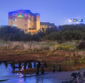 Astoria Hotel | Oceanfront Oasis at Lloyd Hotel Astoria Bayfront