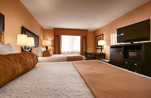 Astoria Hotel | Relax at Lloyd Hotel Astoria Bayfront with Pool & Spa
