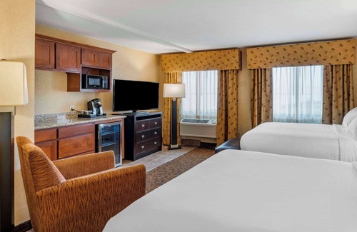 Astoria Hotel | Relax at Lloyd Hotel Astoria Bayfront with Pool & Spa