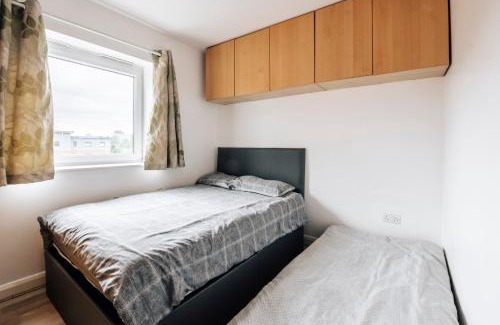 Chorlton-on-Medlock Apartment | Family-Friendly Stay at Lloyd St Apartment - Rated 7.9/10