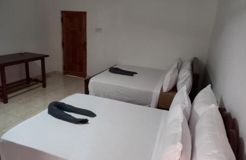 Pahala Maragahawewa Hotel | Pet-Friendly LLT Tourist Inn with Safari Jeep Adventures
