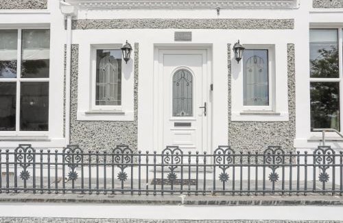 Criccieth House | Experience Family-Friendly Comfort at Llwyn Onn Hotel