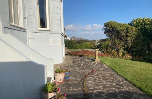 Criccieth House | Discover Llys Owen: Pet & Child Friendly 4-Star Retreat