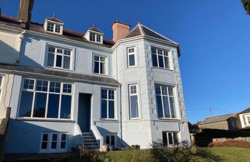Criccieth House | Discover Llys Owen: Pet & Child Friendly 4-Star Retreat