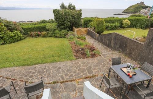 Criccieth House | Discover Llys Owen: Pet & Child Friendly 4-Star Retreat