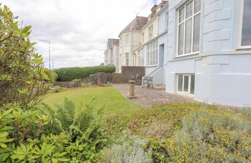 Criccieth House | Discover Llys Owen: Pet & Child Friendly 4-Star Retreat