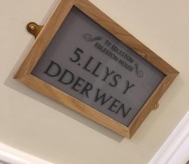 Aberystwyth Apartment | Pet-Friendly Oceanfront Retreat: Llys y Dderwen