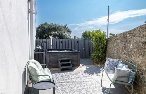 Ty Croes House | Pet-Friendly Escape at Llywelyn-Fawr: Guest Rated 10/10