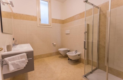 Lonato del Garda Apartment | LM House: Guest Rated 9/10 with Pet-Friendly Amenities