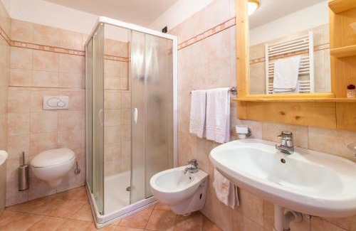 Fondo Hotel | Discover LM Rooms: Rated 9.1, Pet-Friendly Retreat