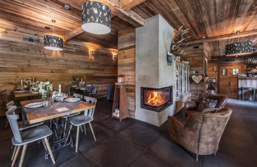 Bezzecca Bed & Breakfast | Inviting LMC Guesthouse: Oceanfront Retreat with Pool