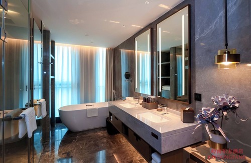 Pazhou Residential District Hotel | Family-Friendly Comfort at LN Dongfang Hotel Pazhou