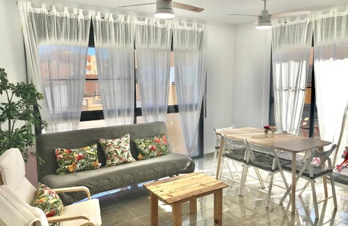 Camarles Apartment | Discover Lo Balconet: Family-Friendly Retreat with Top Ratings