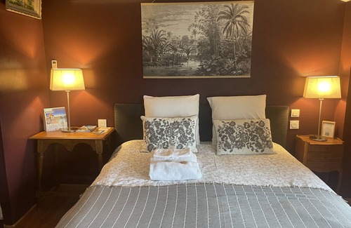 Pouzols Bed & Breakfast | Discover Lo Componaïro: Family-Friendly with Great Dining