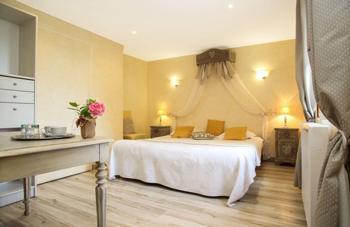 Saint-Andre-dAllas Bed & Breakfast | Discover Lo Gorissado - La Ferme du Glandier Retreat