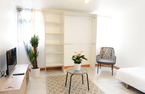 Saint-Andre-dAllas Bed & Breakfast | Discover Lo Gorissado - La Ferme du Glandier Retreat