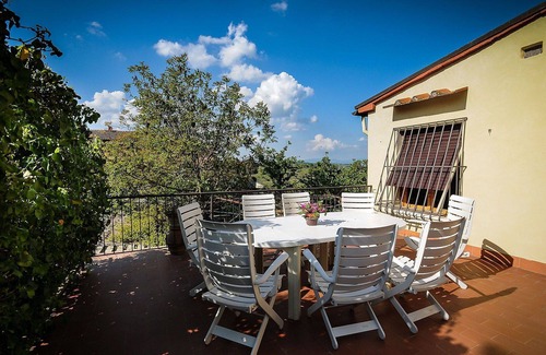Mercatale Val di Pesa Apartment | Ideal Apartment for 6 with WIFI, Terrace & Parking Near Greve