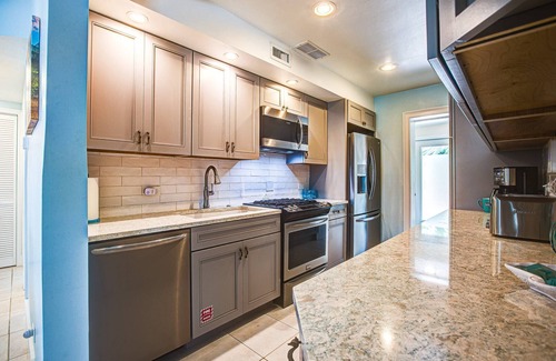 Marathon House | Lo-Key 1: Discover Your Slice of Paradise with Pool & Pet Friendly