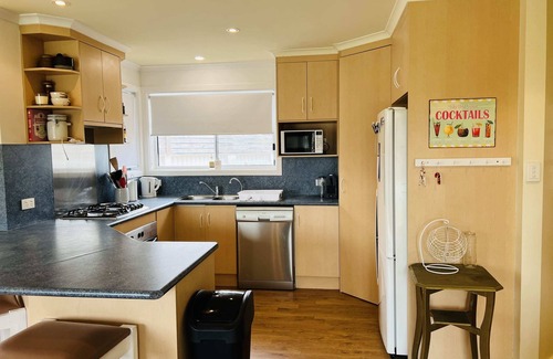 Waterhouse House | Lo Quay - Pet Friendly Retreat for Small Pets & Families