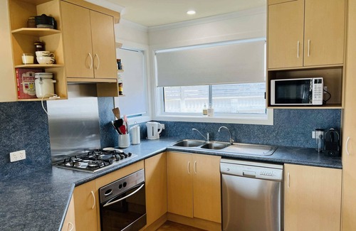 Waterhouse House | Lo Quay - Pet Friendly Retreat for Small Pets & Families