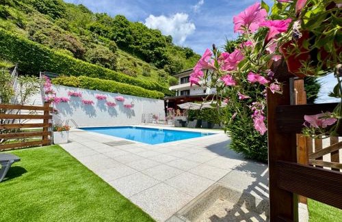 Massino Visconti Hotel | Discover Lo Scoiattolo: Oceanfront Bliss with Pool Access