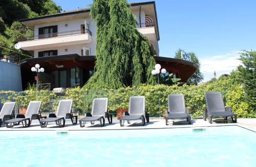 Massino Visconti Hotel | Discover Lo Scoiattolo: Oceanfront Bliss with Pool Access