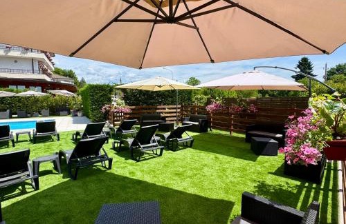 Massino Visconti Hotel | Discover Lo Scoiattolo: Oceanfront Bliss with Pool Access